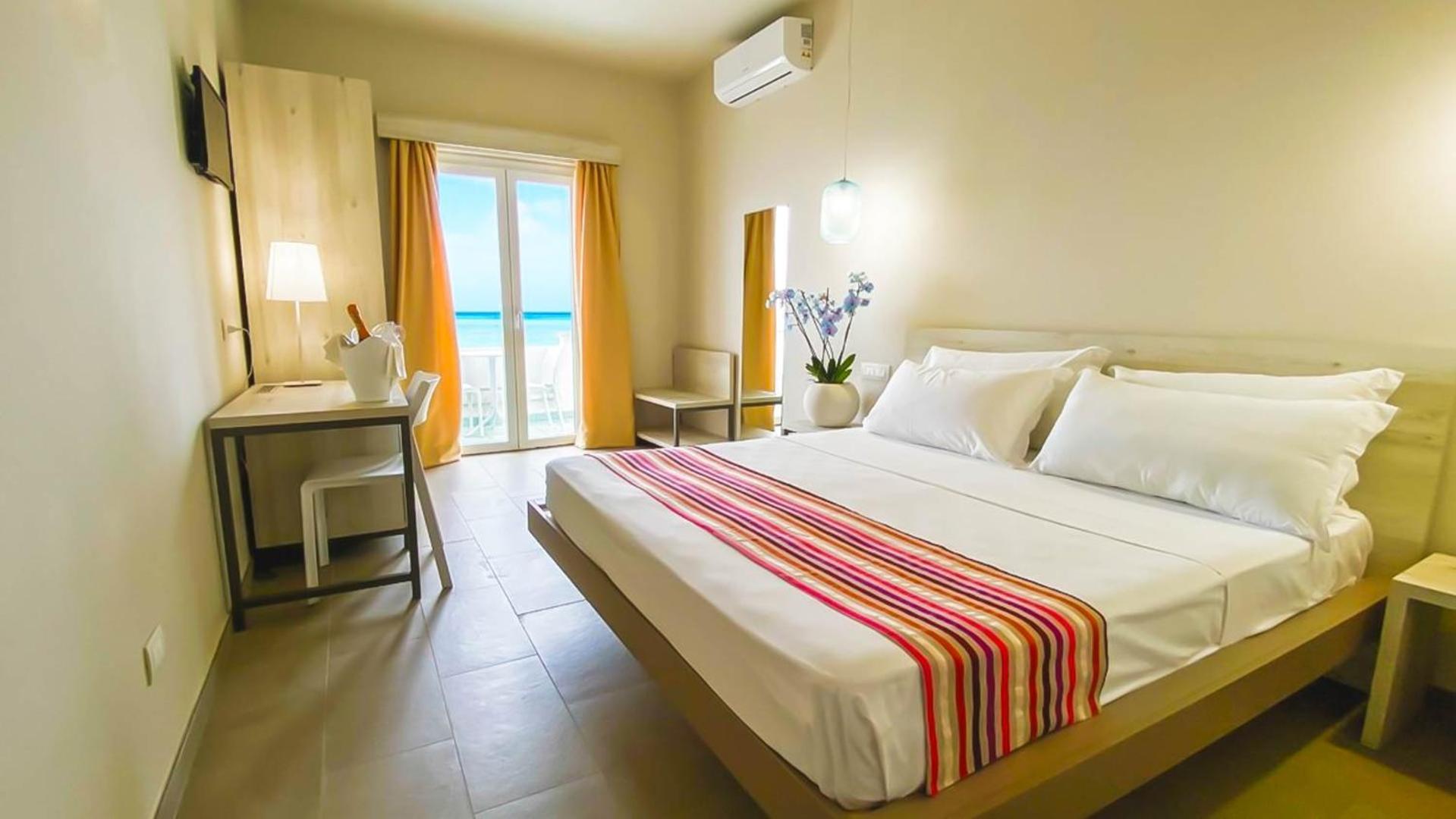 Borgo Di Riaci Beach Resort Санта Доменика Екстериор снимка