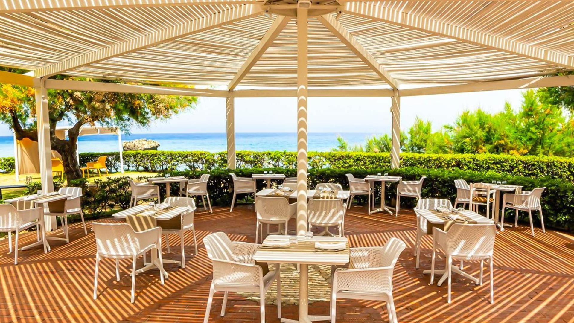 Borgo Di Riaci Beach Resort Санта Доменика Екстериор снимка