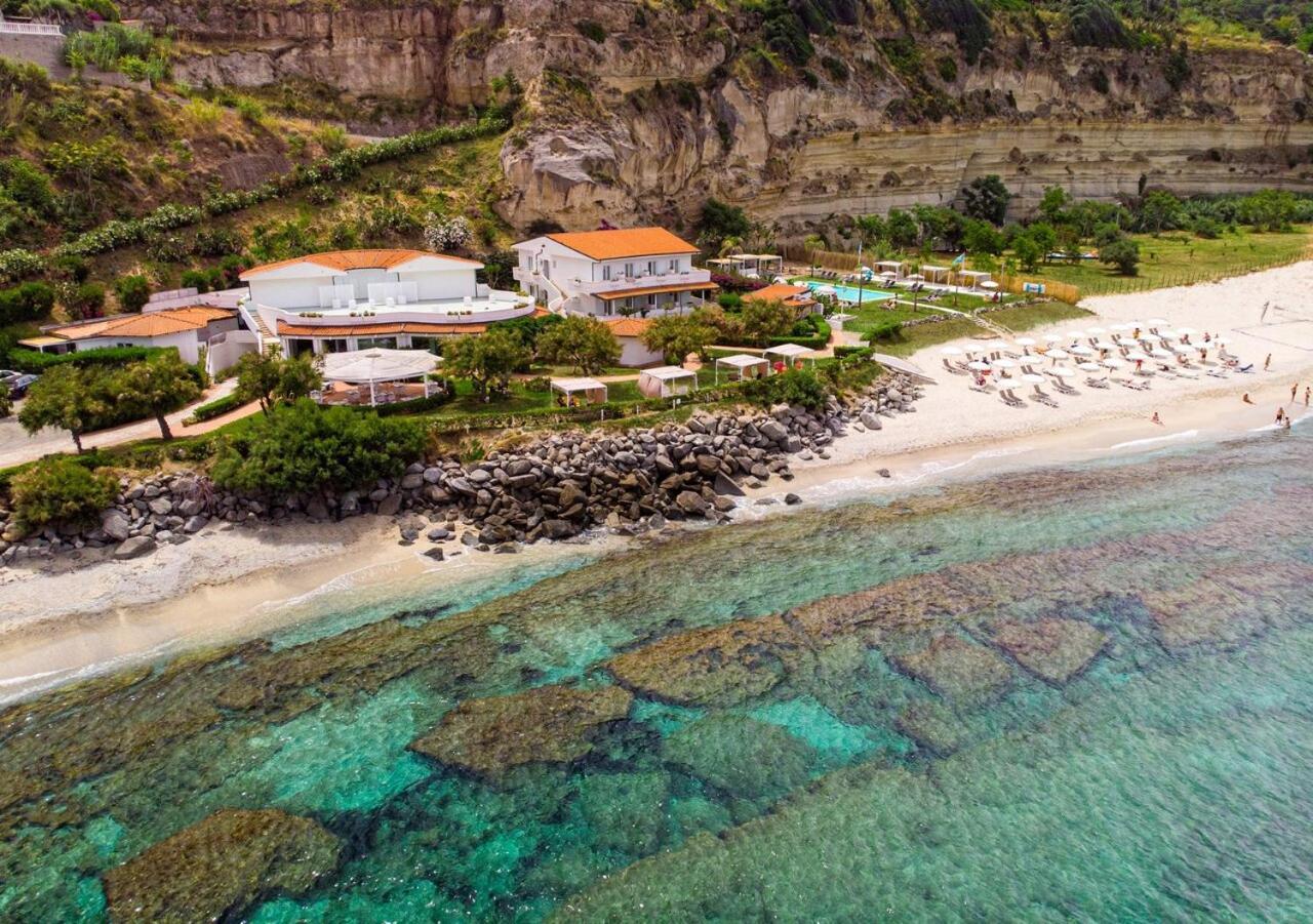 Borgo Di Riaci Beach Resort Санта Доменика Екстериор снимка