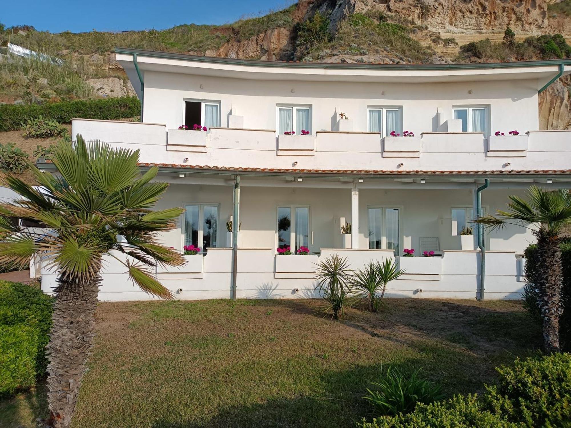 Borgo Di Riaci Beach Resort Санта Доменика Екстериор снимка